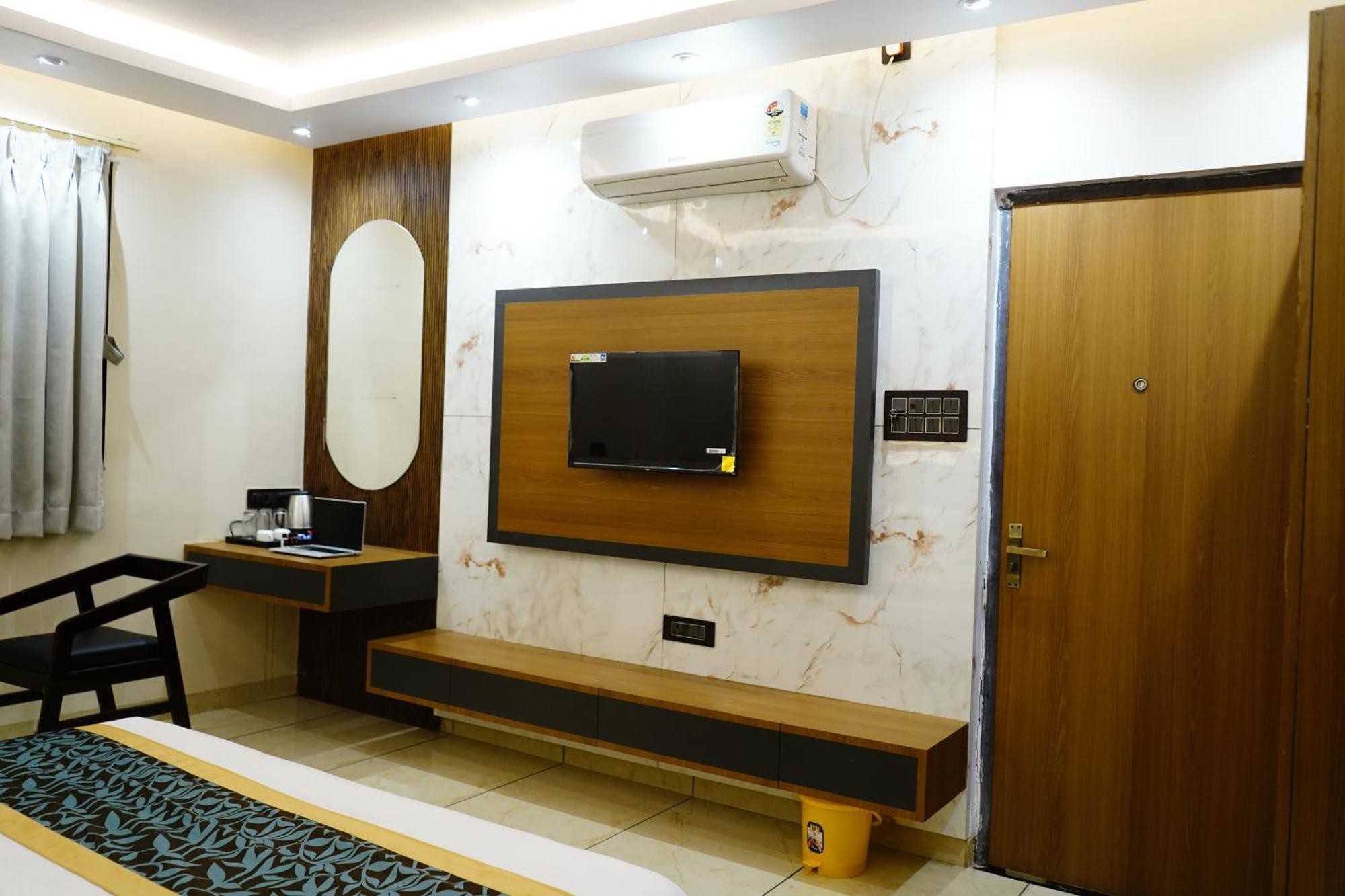 Hotel Shakuntla Palace - 400 Meters Away From Vishnu Pad Temple 7 Mins Walk Gaya Exterior photo